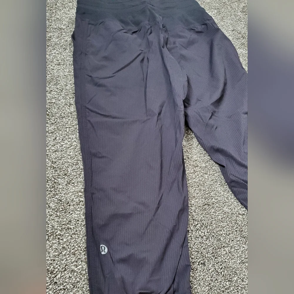 Lululemon Dance Studio Cropped Jogger Pant LIKE NEW size 2 - Picture 11 of 13